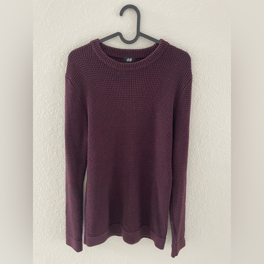 H&M Deep Burgundy Waffle Knit Crew Neck Sweater Men's Size S.very good condition